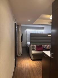 Non descriptive and spacious.