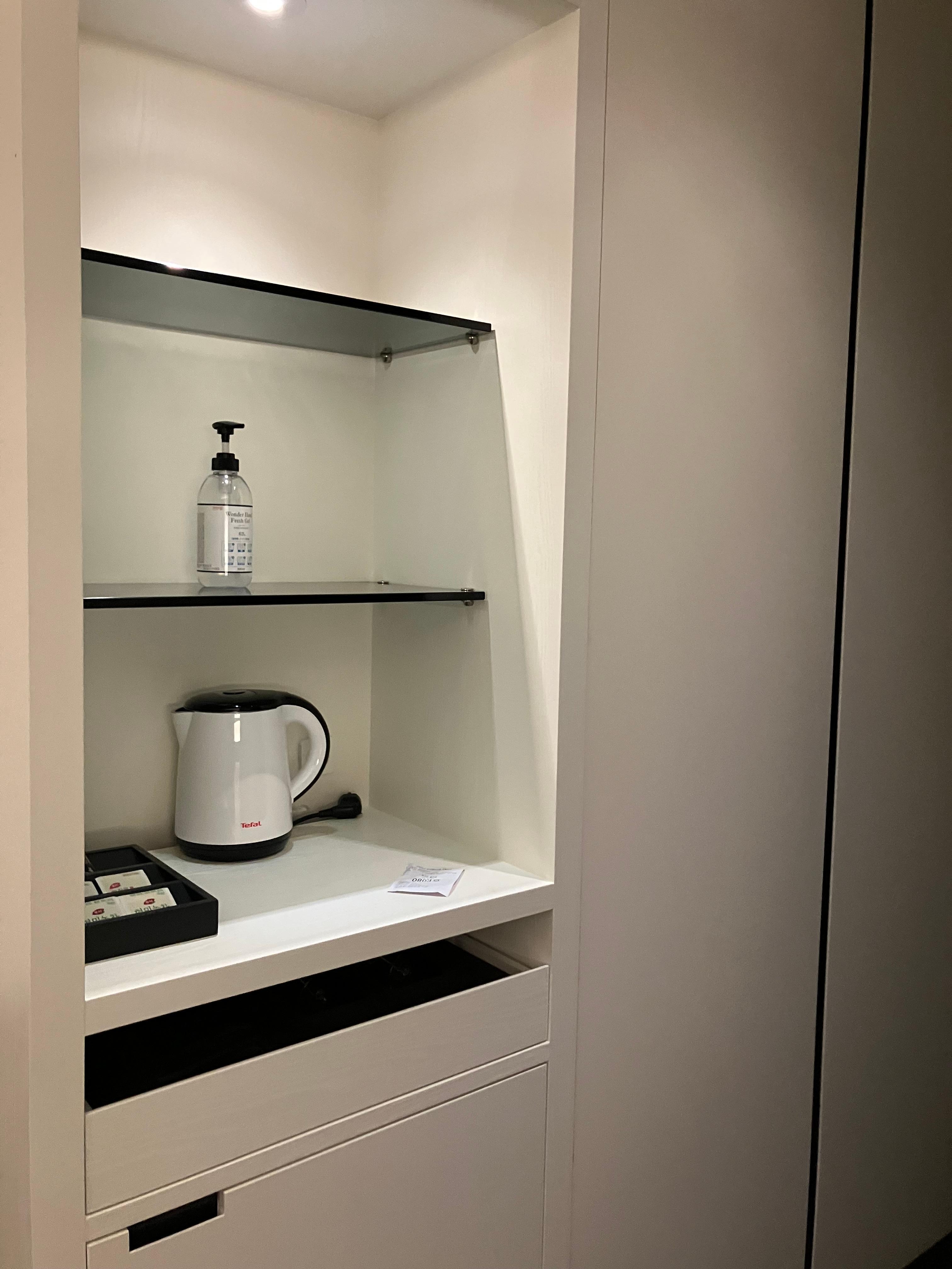 Bouilloire et cafés, thés