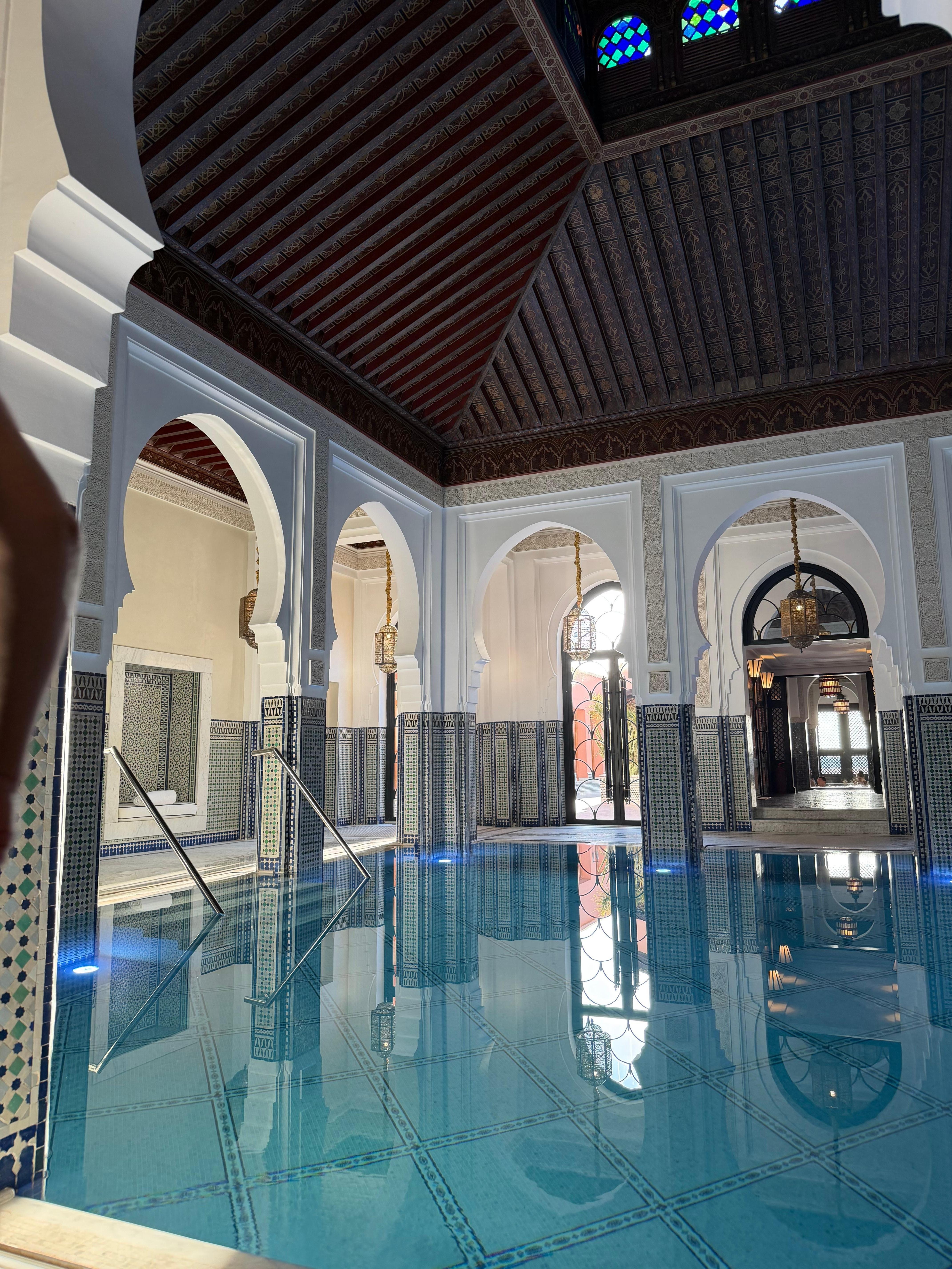 Indoors pool (heated)