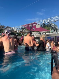 RIU Pink Day Party