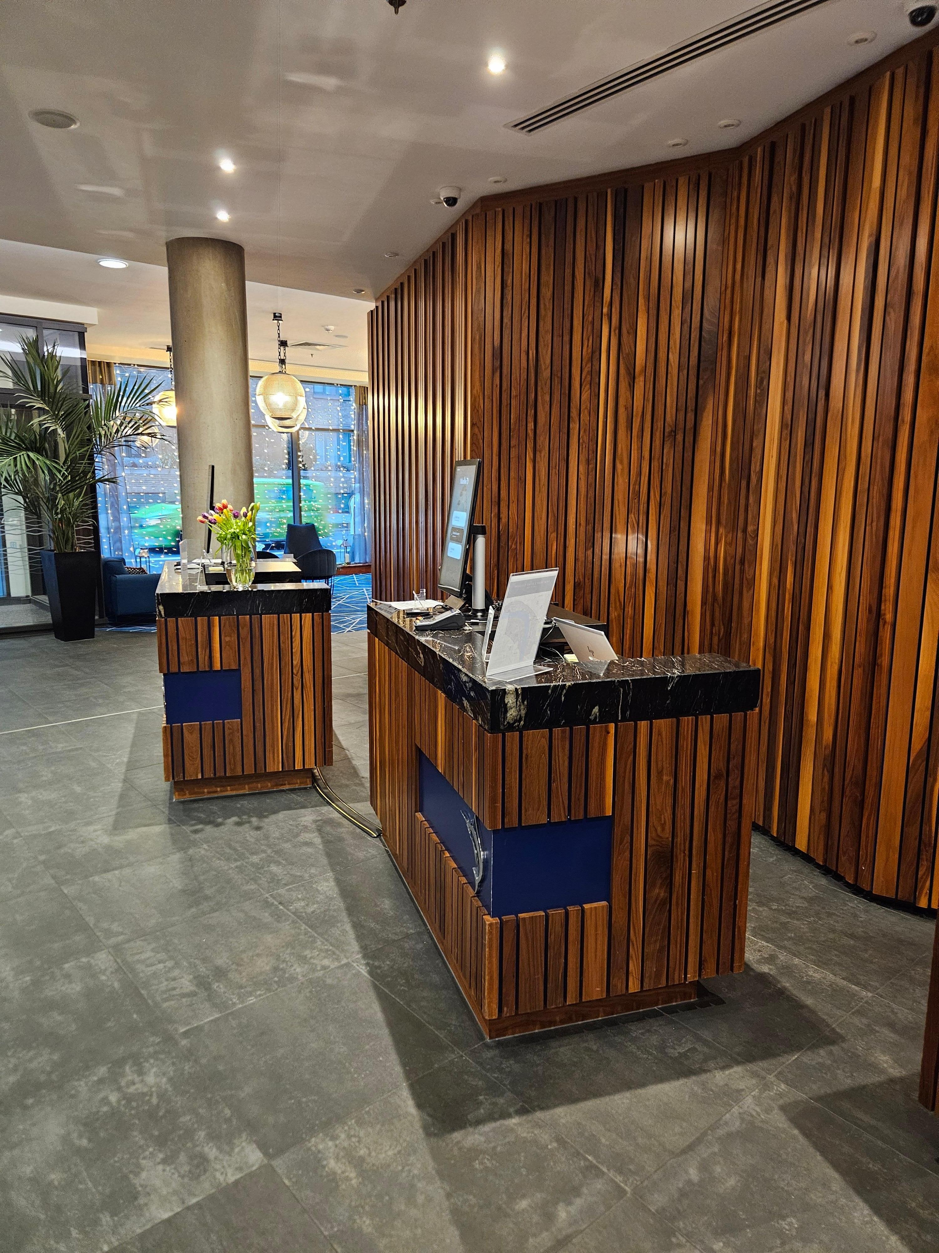 Reception desk 