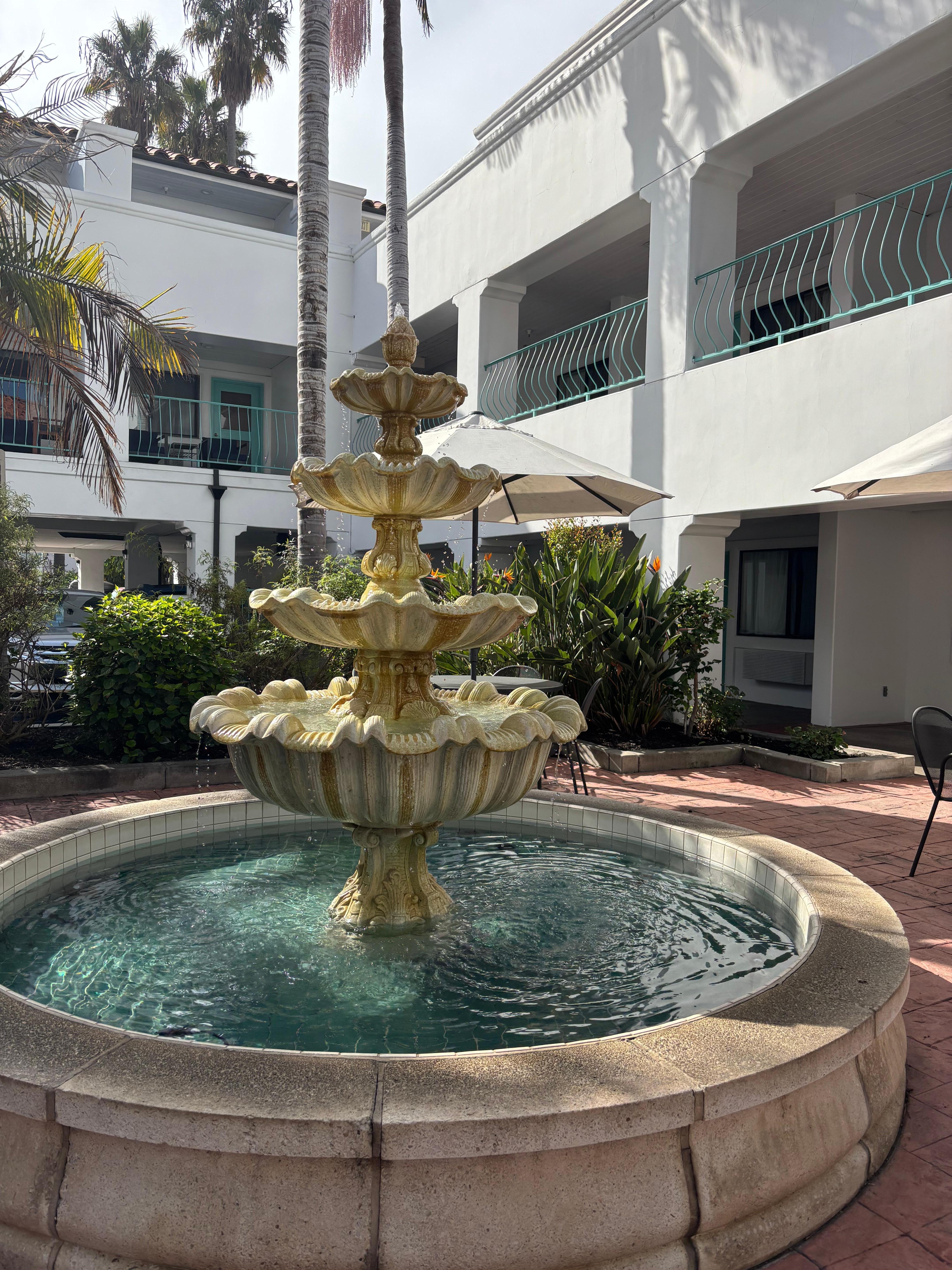 Cute courtyard with tables!