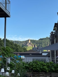 Utsikt frÄn hotellets bakgÄrd