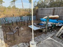 Cute interior, but exterior could use clean up and updating...