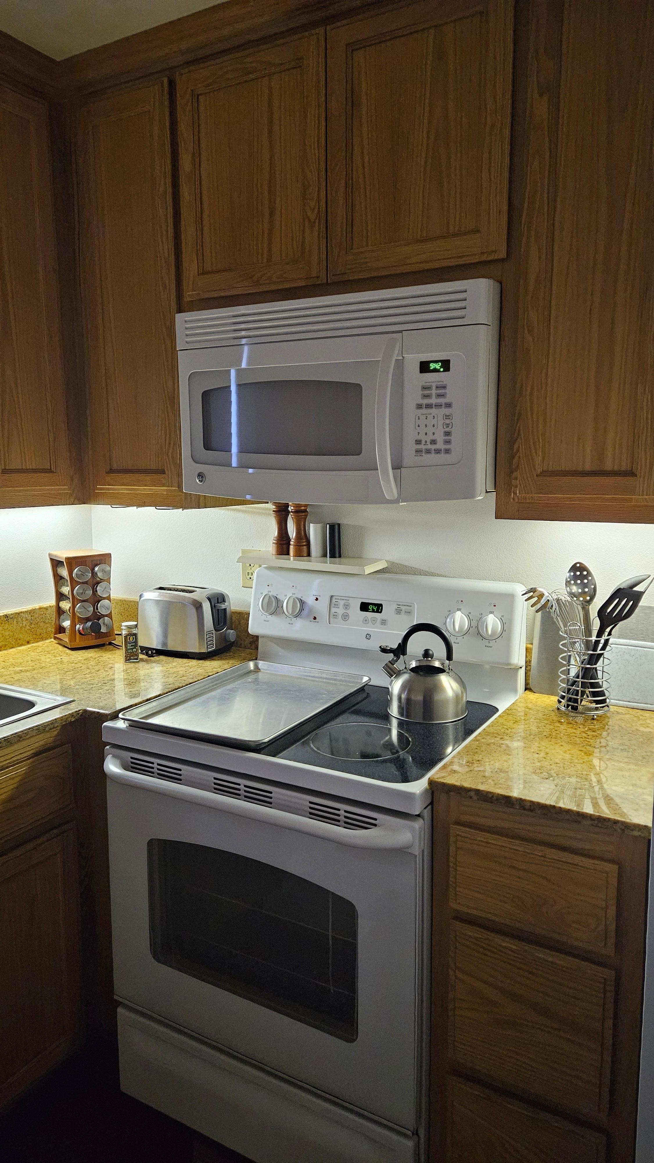 Kitchen (stovetop and microwave)