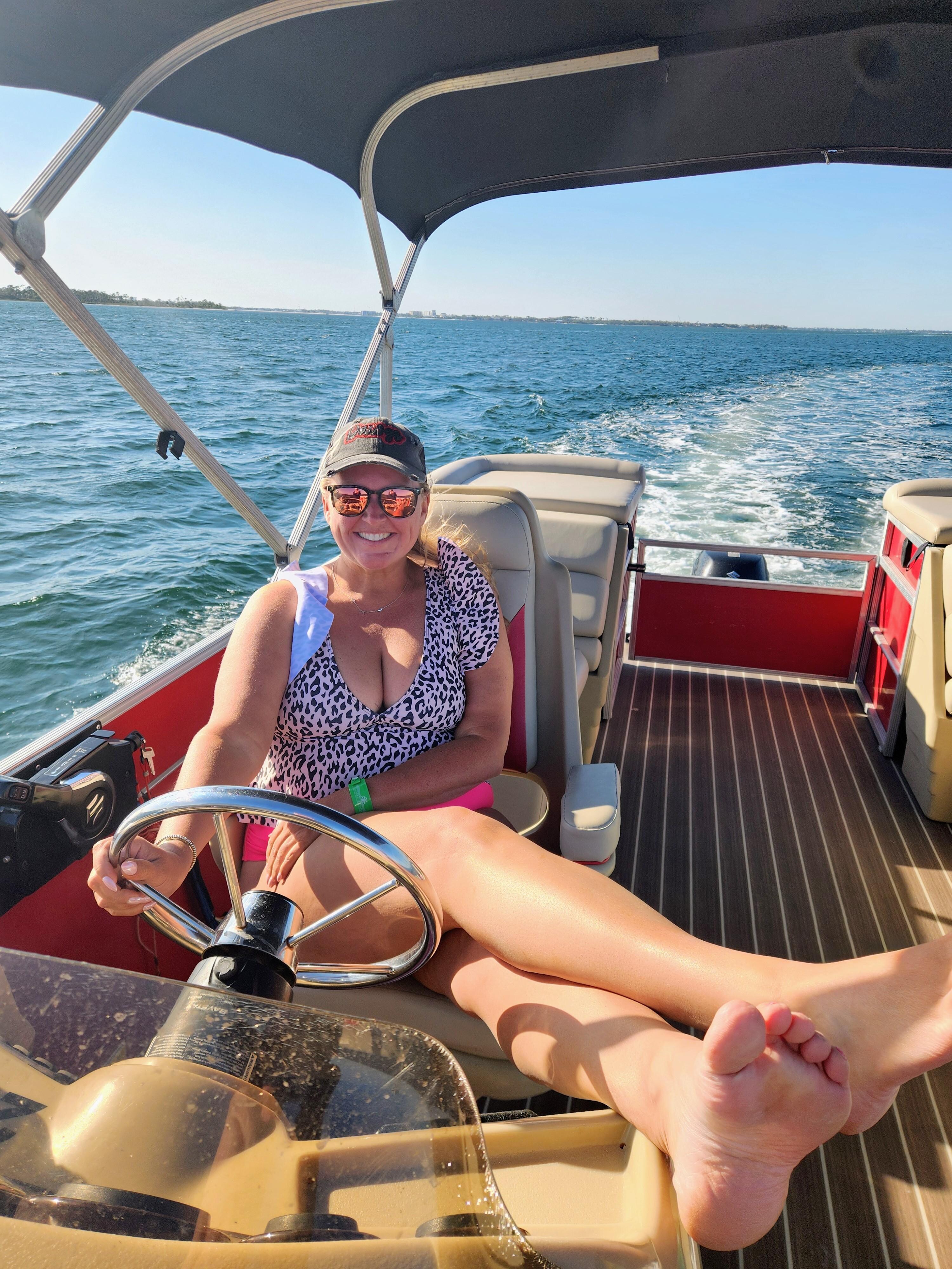 Pontoon rental