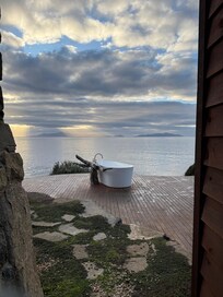 The outdoor bath.