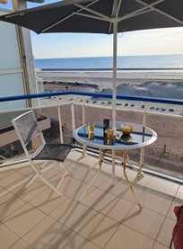 Le balcon.