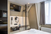 Double bedroom (2 single beds put close to each other)