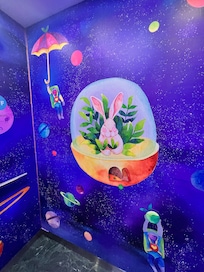 電梯裡面的插圖
