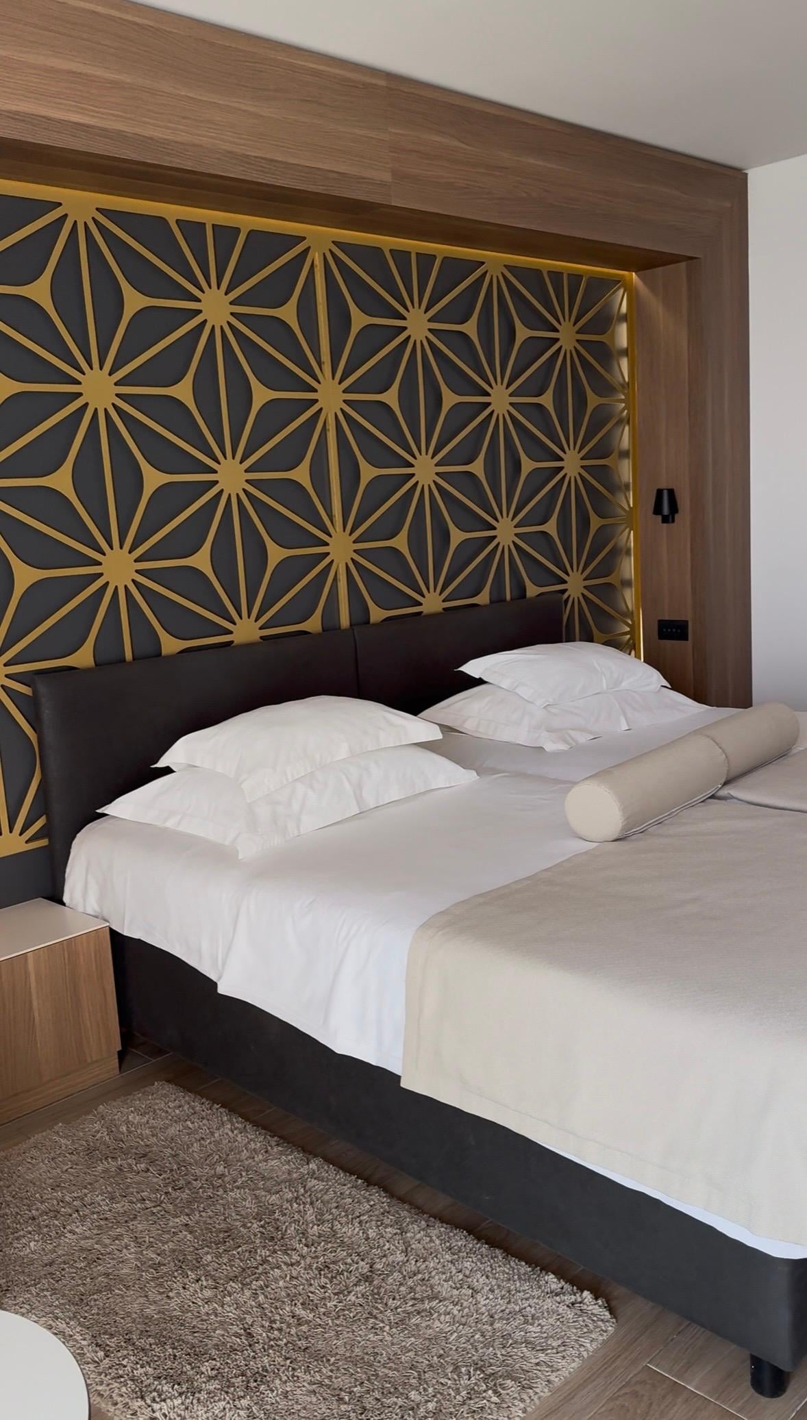 Größzügiges bequemes Bett