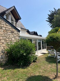 Un jardin avec de l’ombre pour un sieste méritée et tranquille 😊