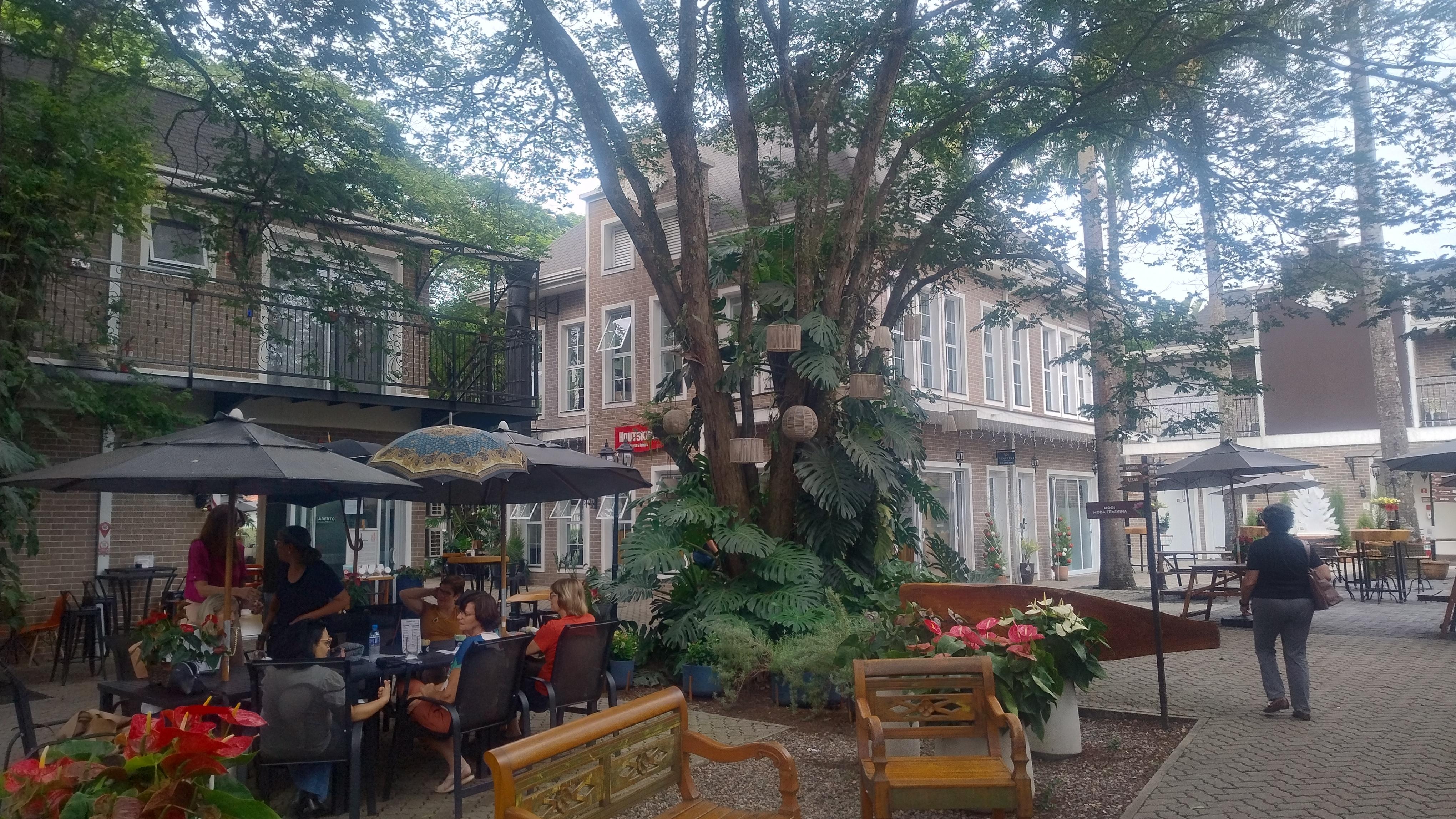 Área externa - vila holandesa, onde se localiza o Onze Tuim