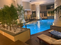 Wellness van het hotel met verwarmd zwembad, jaccuzi, stoombad, koudwaterbad en sauna