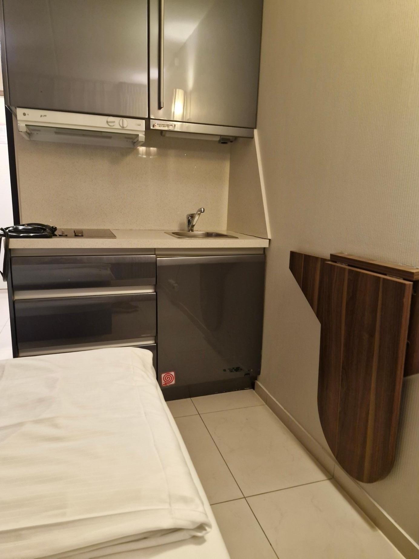 "Kjøkkenet" og det falleferdige bordet. 