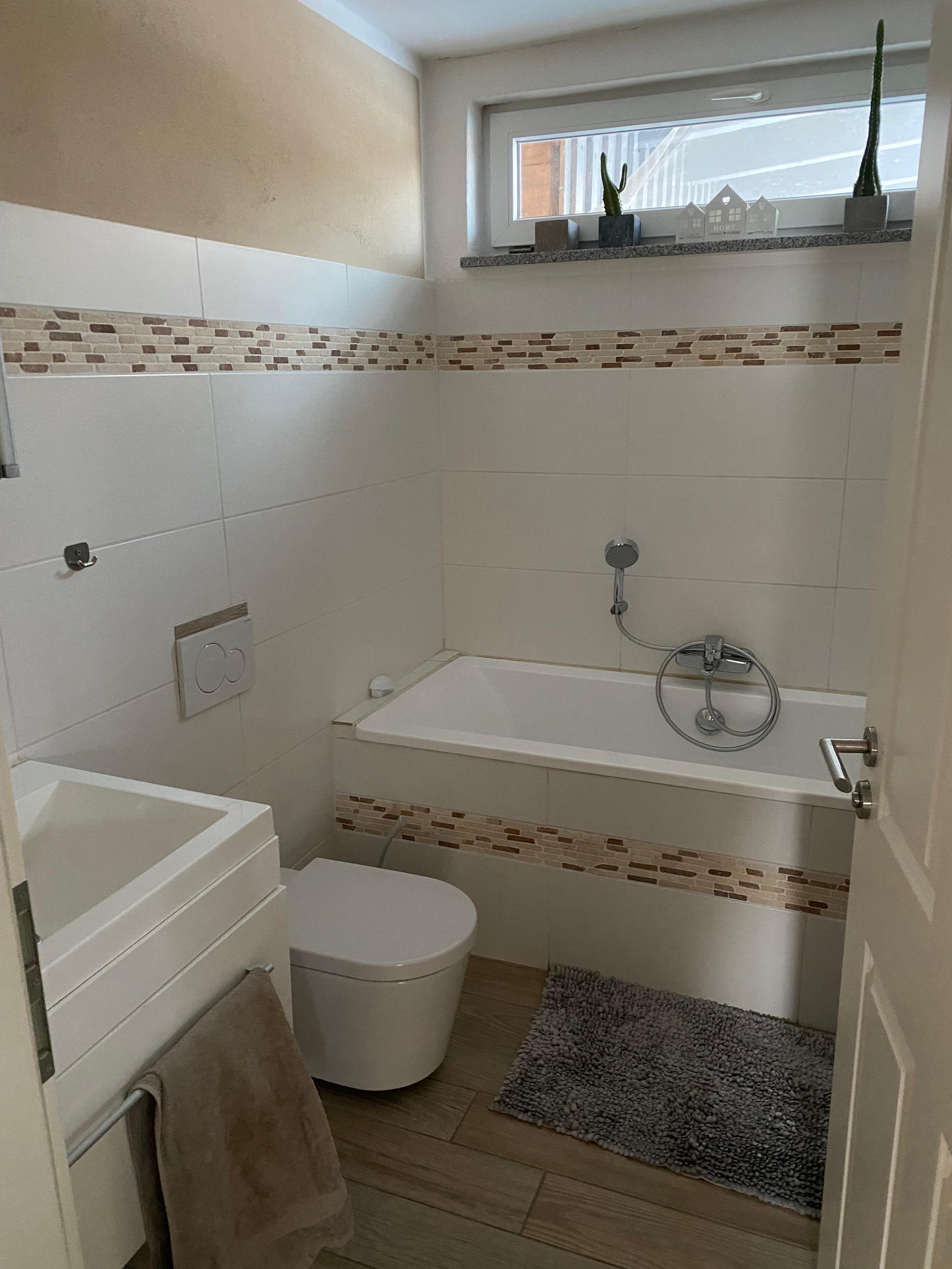 Bad im EG nur mit Badewanne ohne Duschmöglichkeit