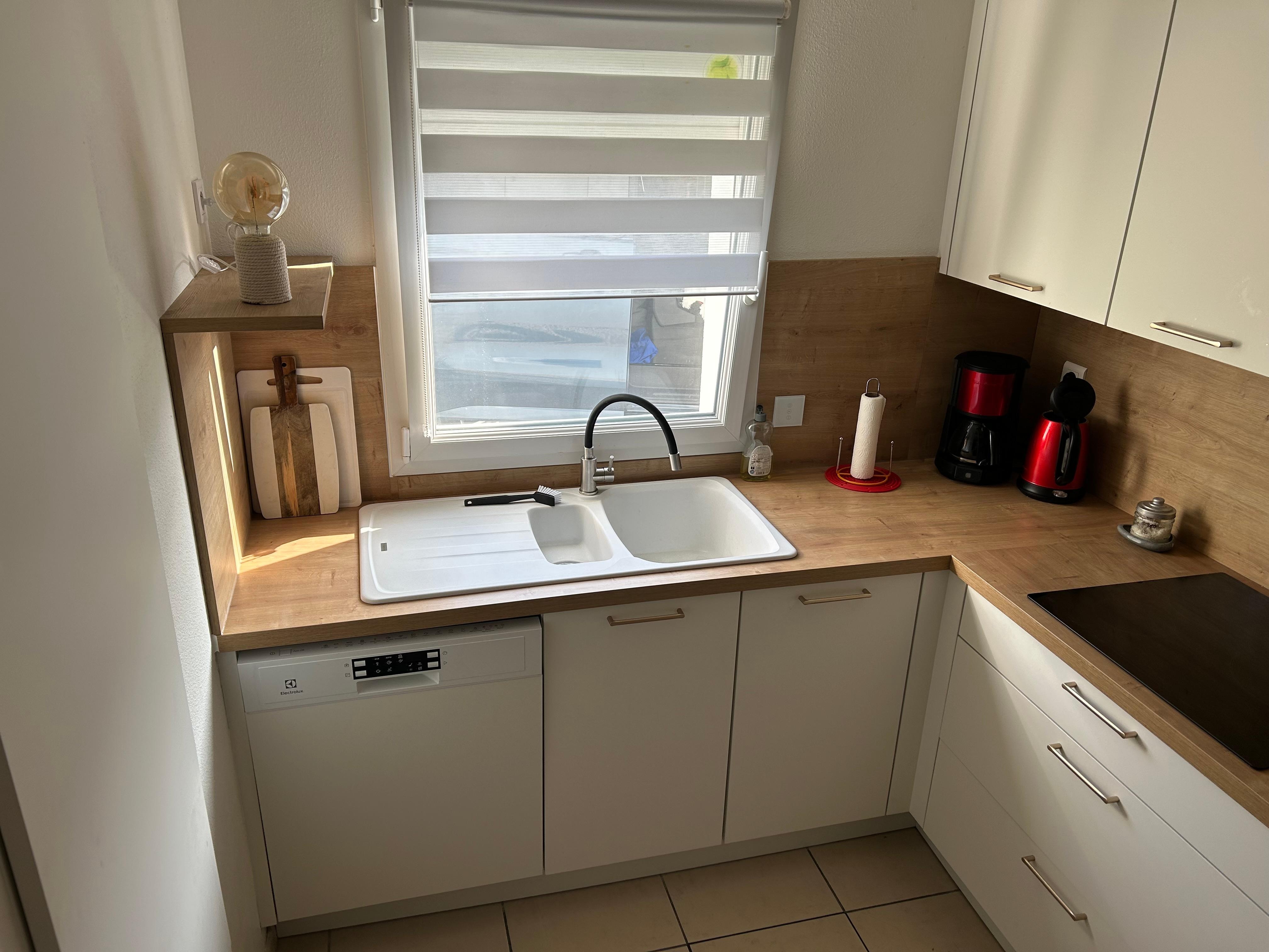 Gut ausgestattete Küche