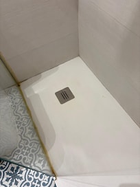 Tatsächlicher Zustand der Dusche / actual condition of the shower