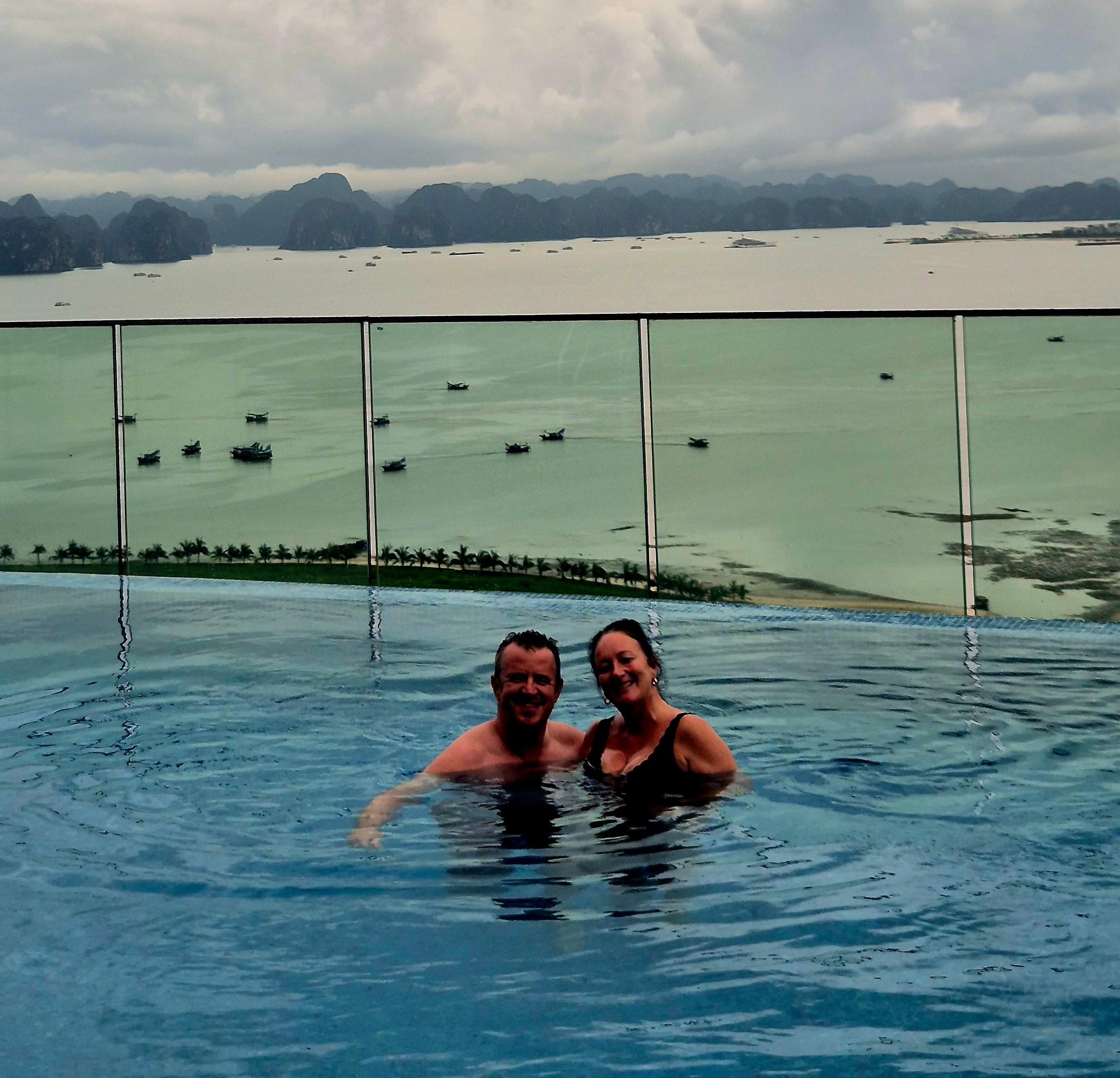 Roof top.pool