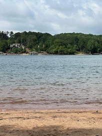 Lake Keowee is about 15 min away!