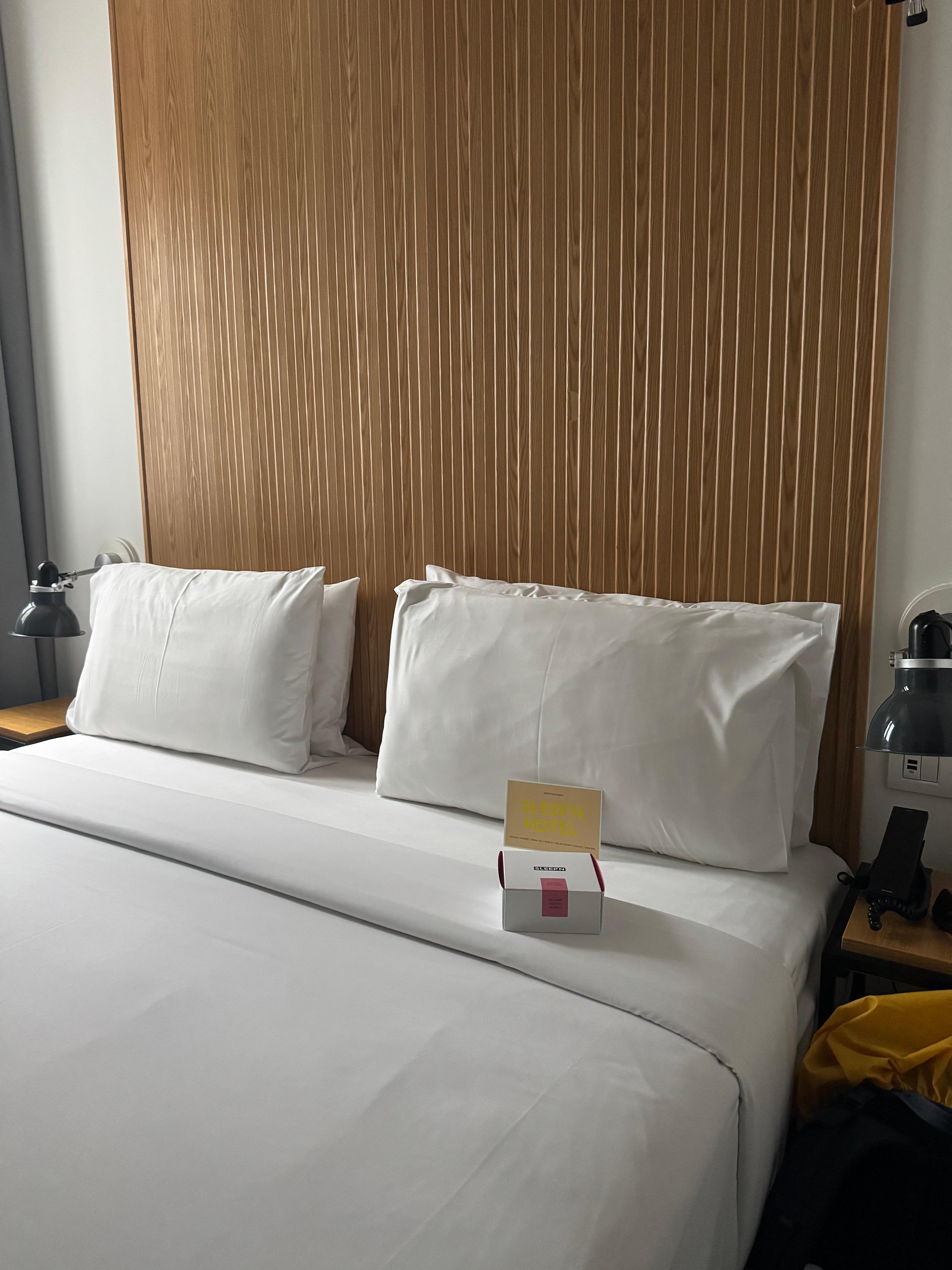 Spotless room. Efficient layout. Comfortable bed. 