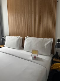 Spotless room. Efficient layout. Comfortable bed.