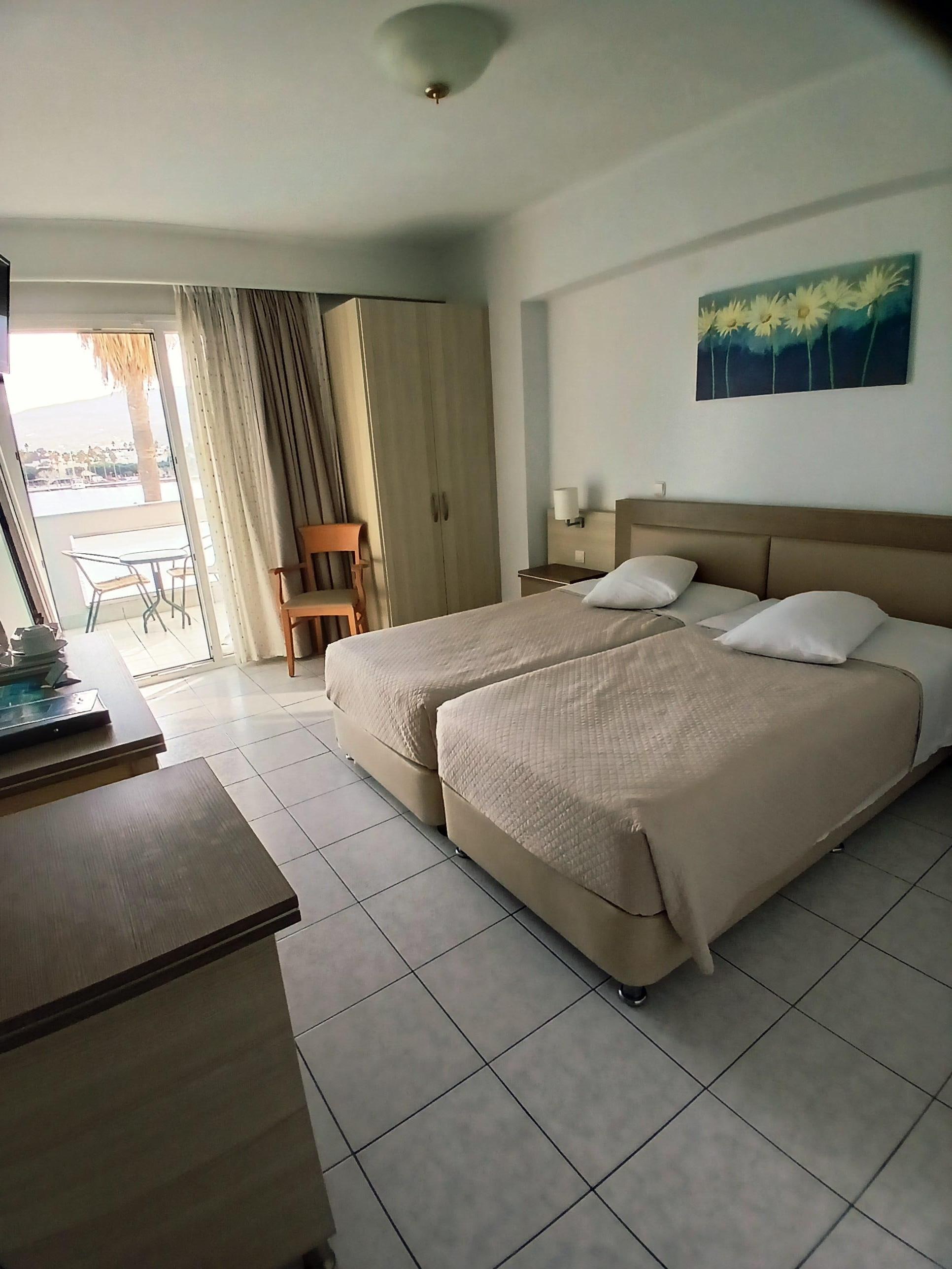 twin room facing the harbour