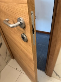 Døren til toilettet
