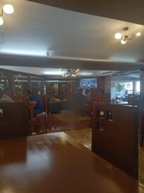 Área del restaurante agradable solo sugerencia le falta un par de personal es esta área para ser más rápido el servicio