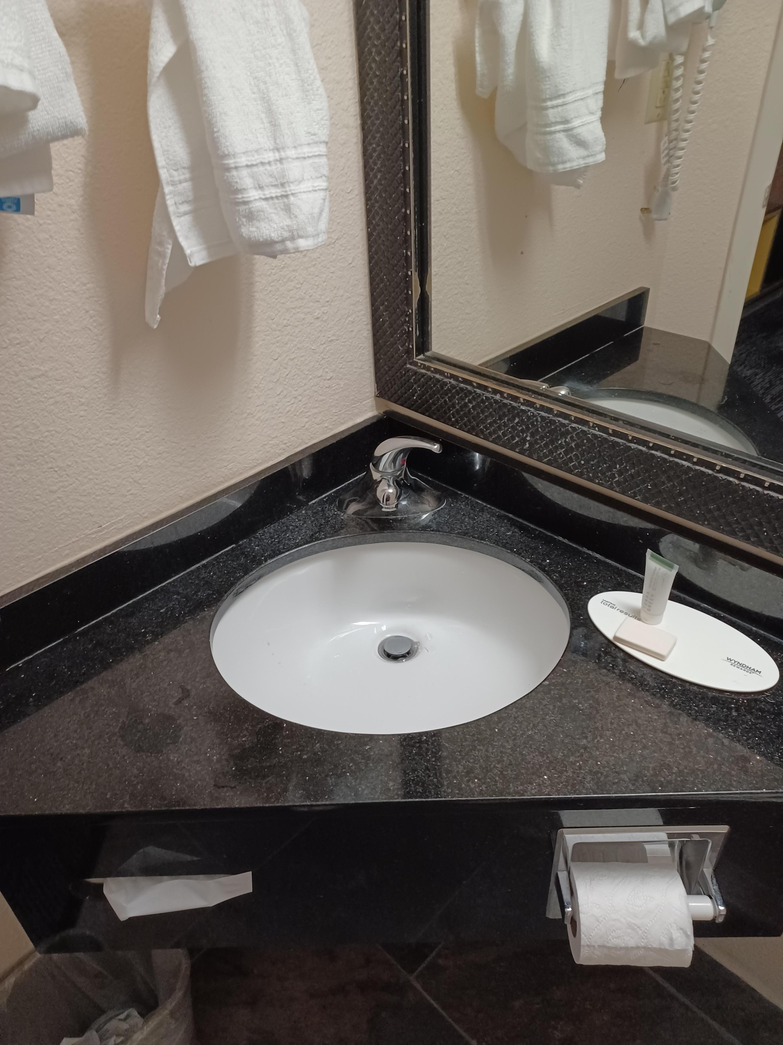 Corner sink with awkward mirror to the side
