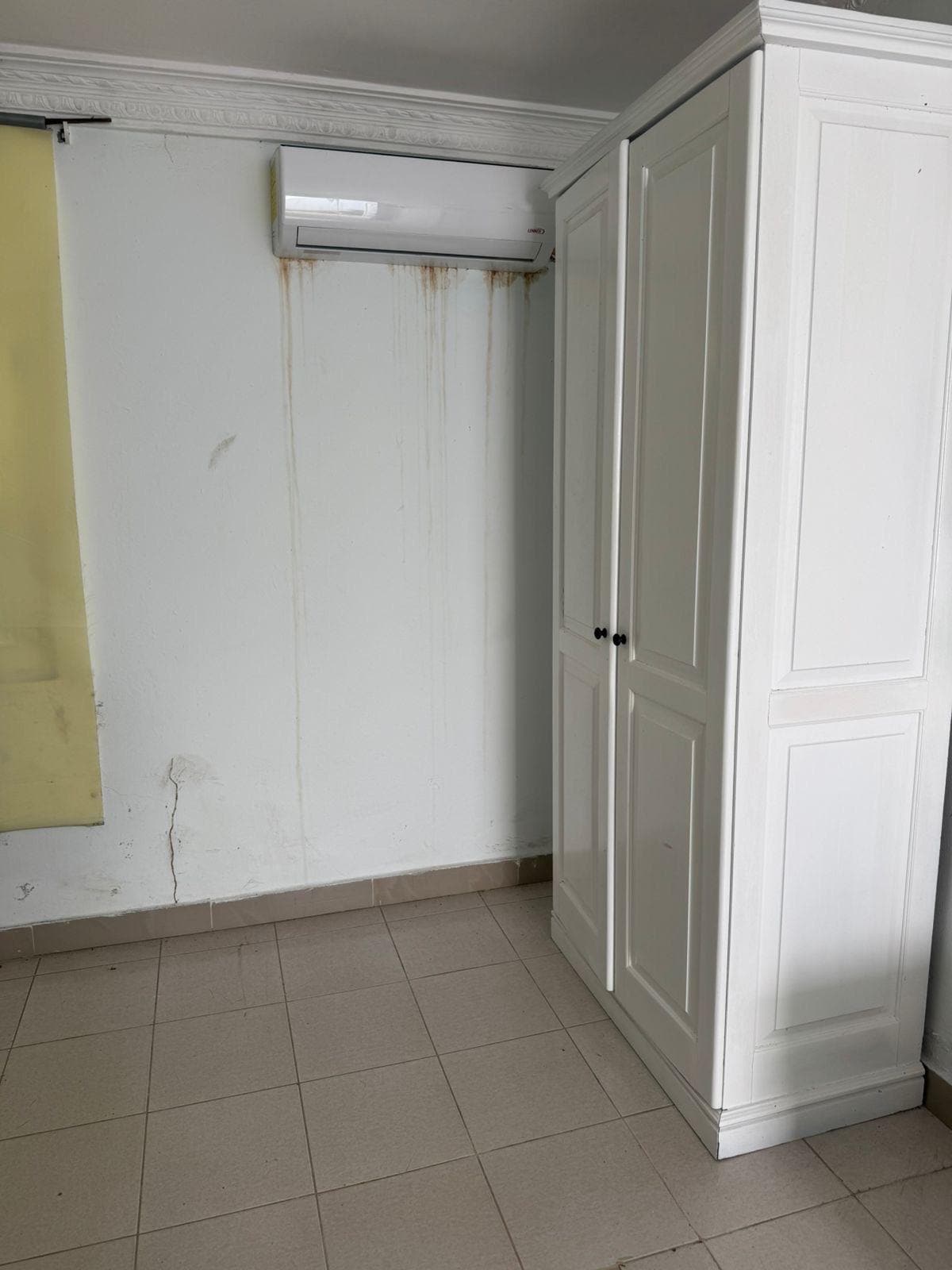 Room with leaking Ac
