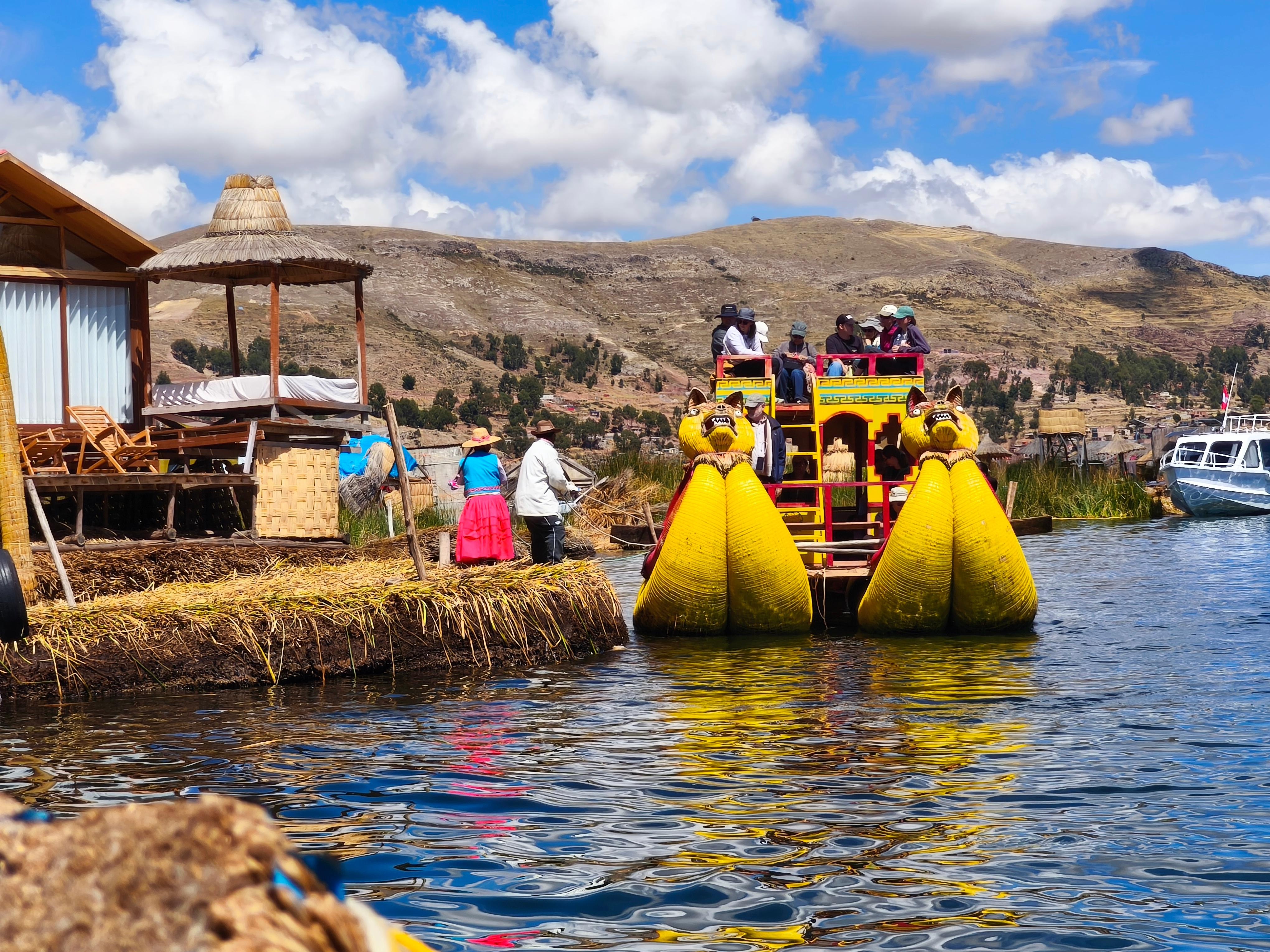 A voir les îles artificiels sur le lac Titicaca à visiter absolument.