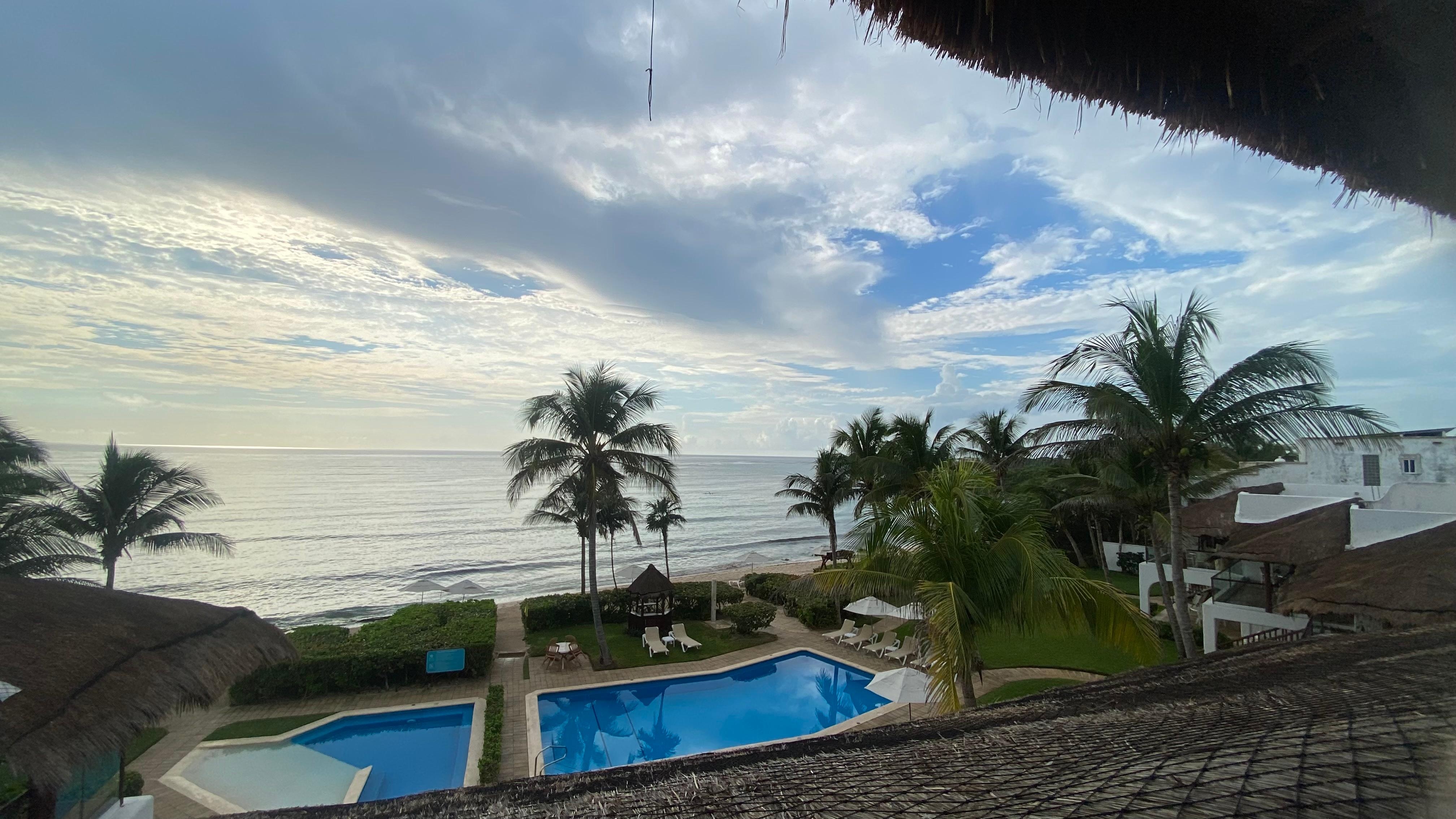 Good breakfast and view 