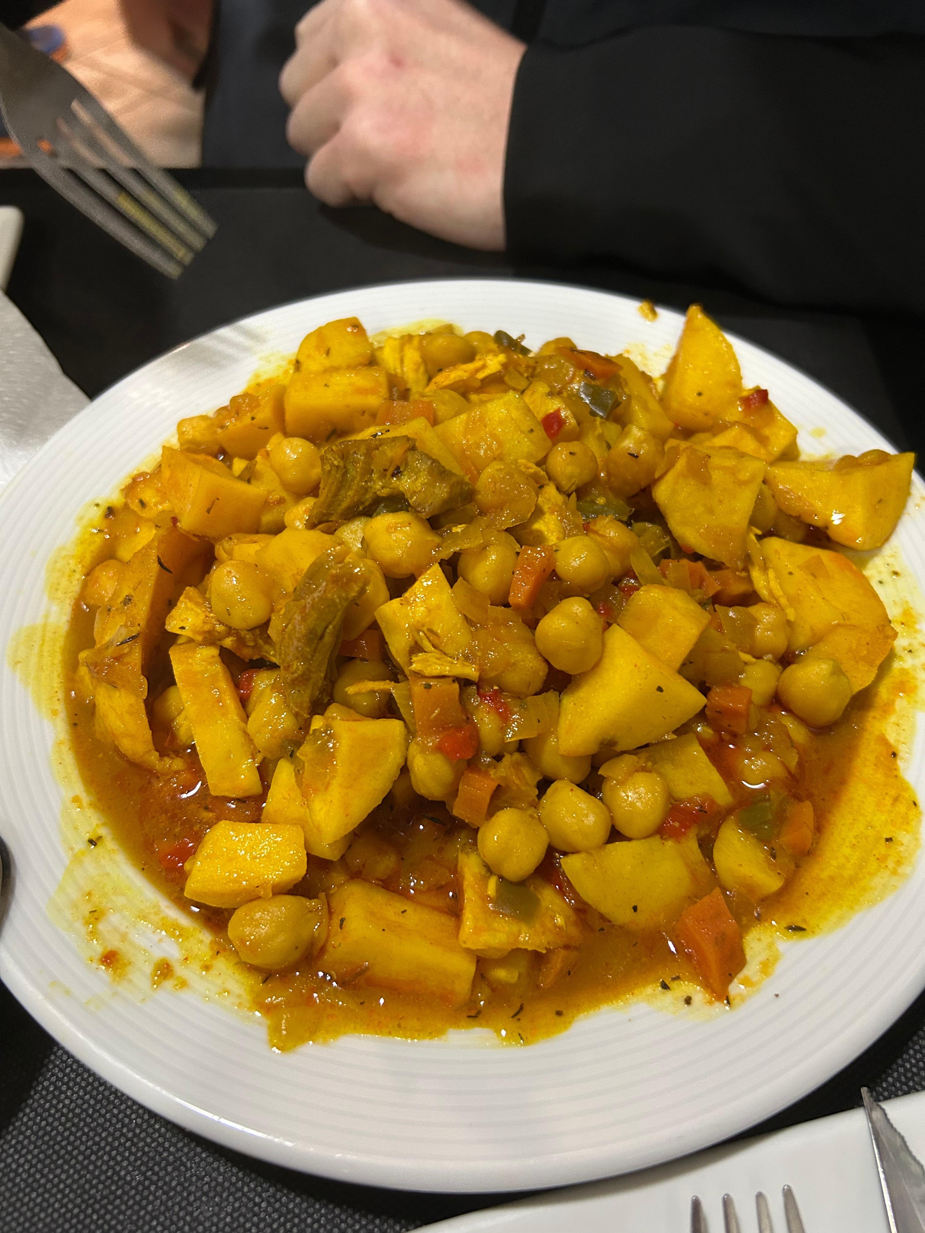 Il y a plein de bons petits restaurants, juste dans les rues avoisinantes 