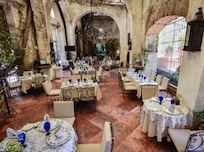 El restaurante muy limpio y con una buena conservación