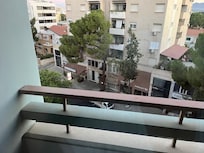 ベランダから。すぐそばにクリーニング屋さんがあり、助かりました