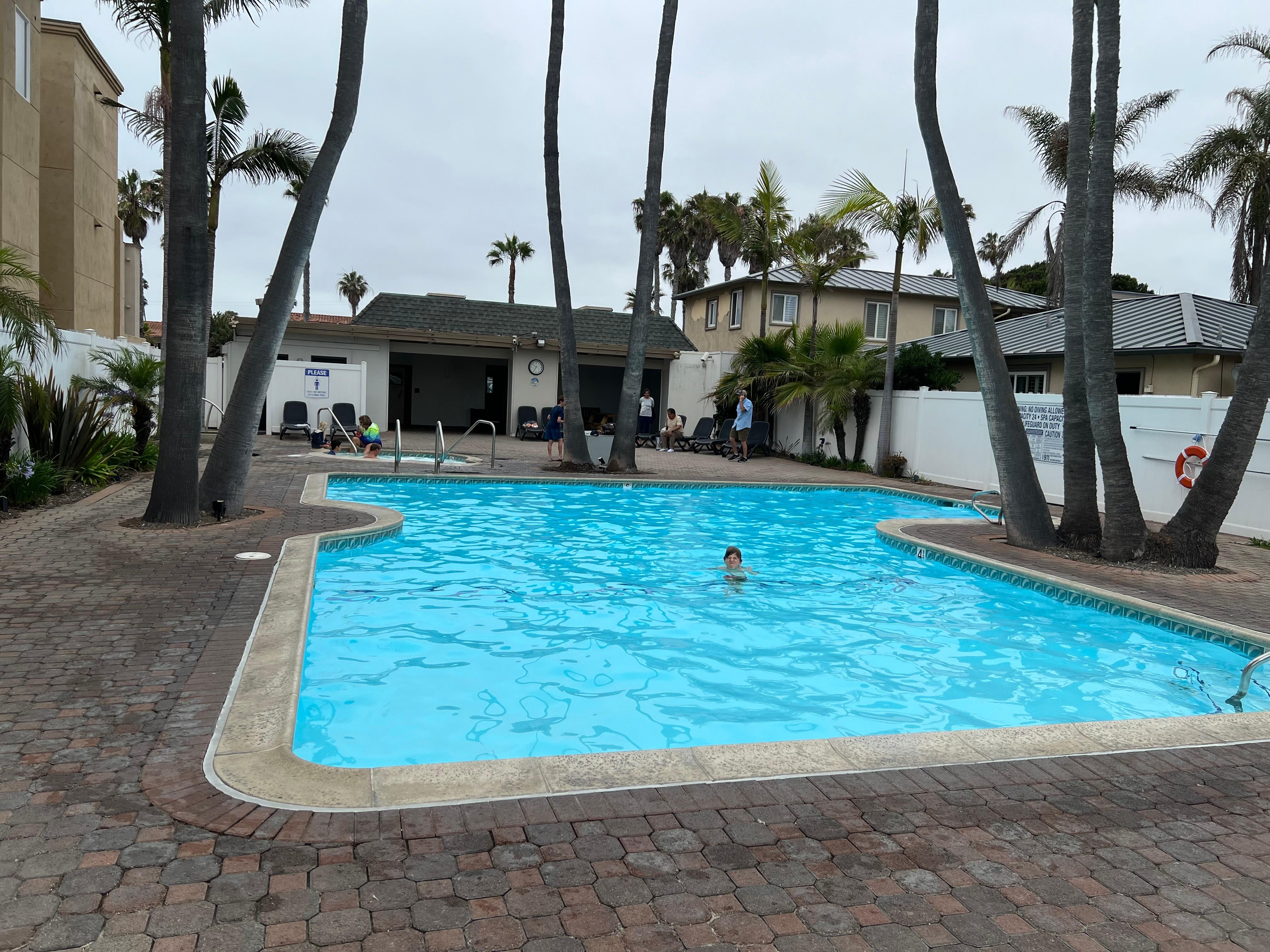 Pool & hot tub