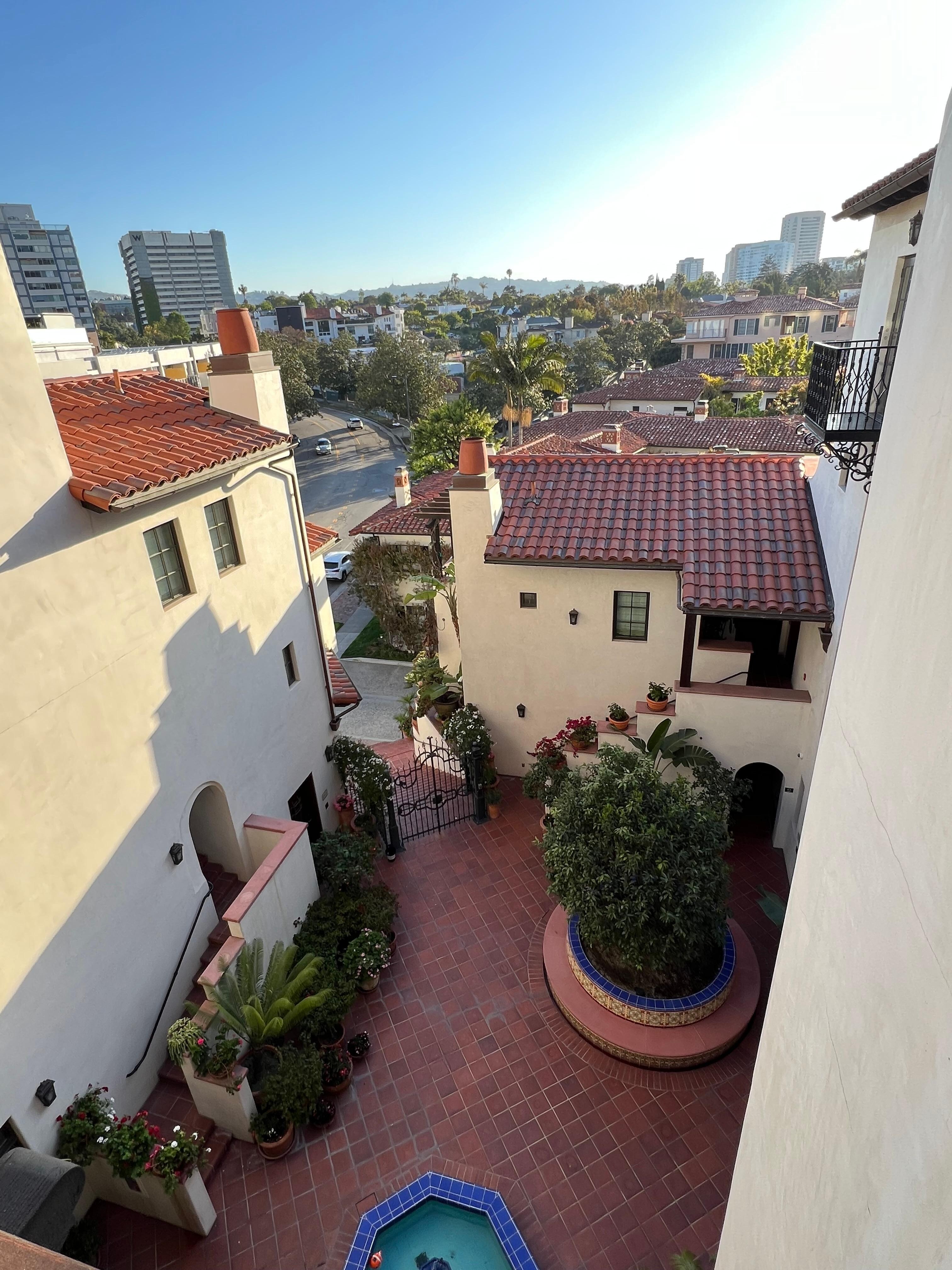 A view from the top floor of Plaza la Reina.