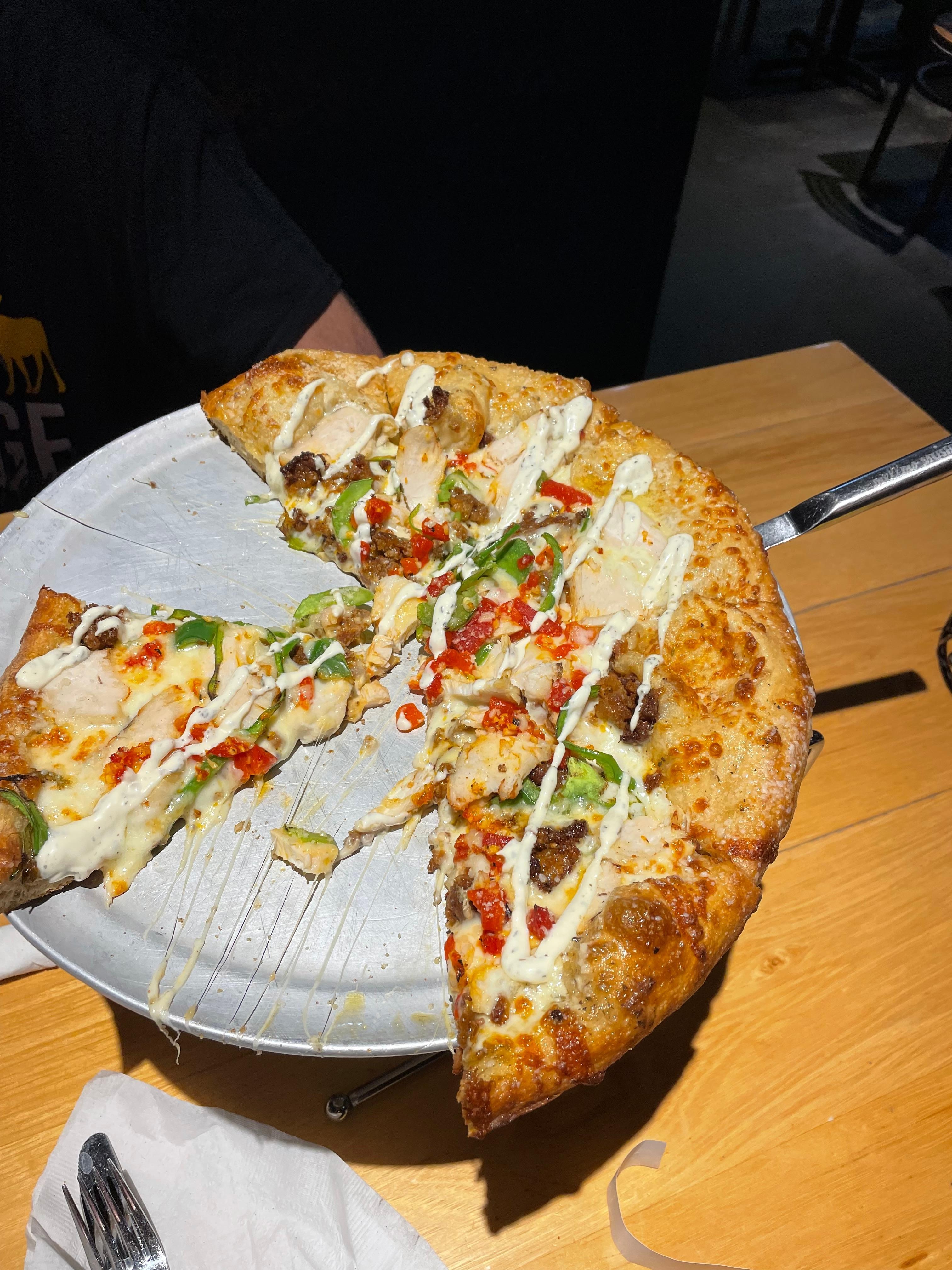 Mellow mushroom pizza, medium for two people was perfect!  We would have tried a locally owned restaurant but none seemed to be open or in walking distance this evening.