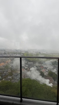 部屋からの湯煙別府の朝