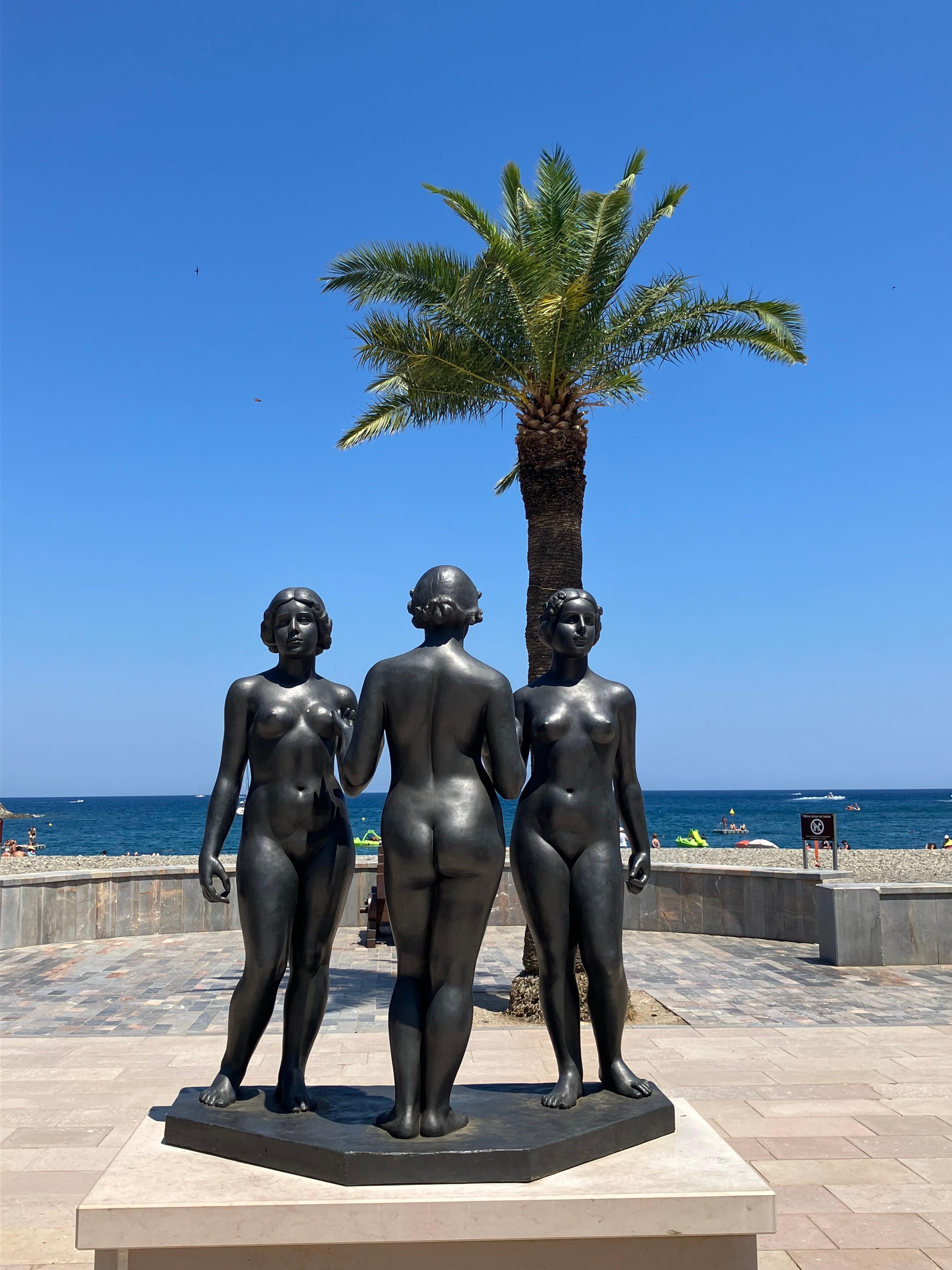 Banyouls sur Mer avec les sculptures de Maillol en front de mer