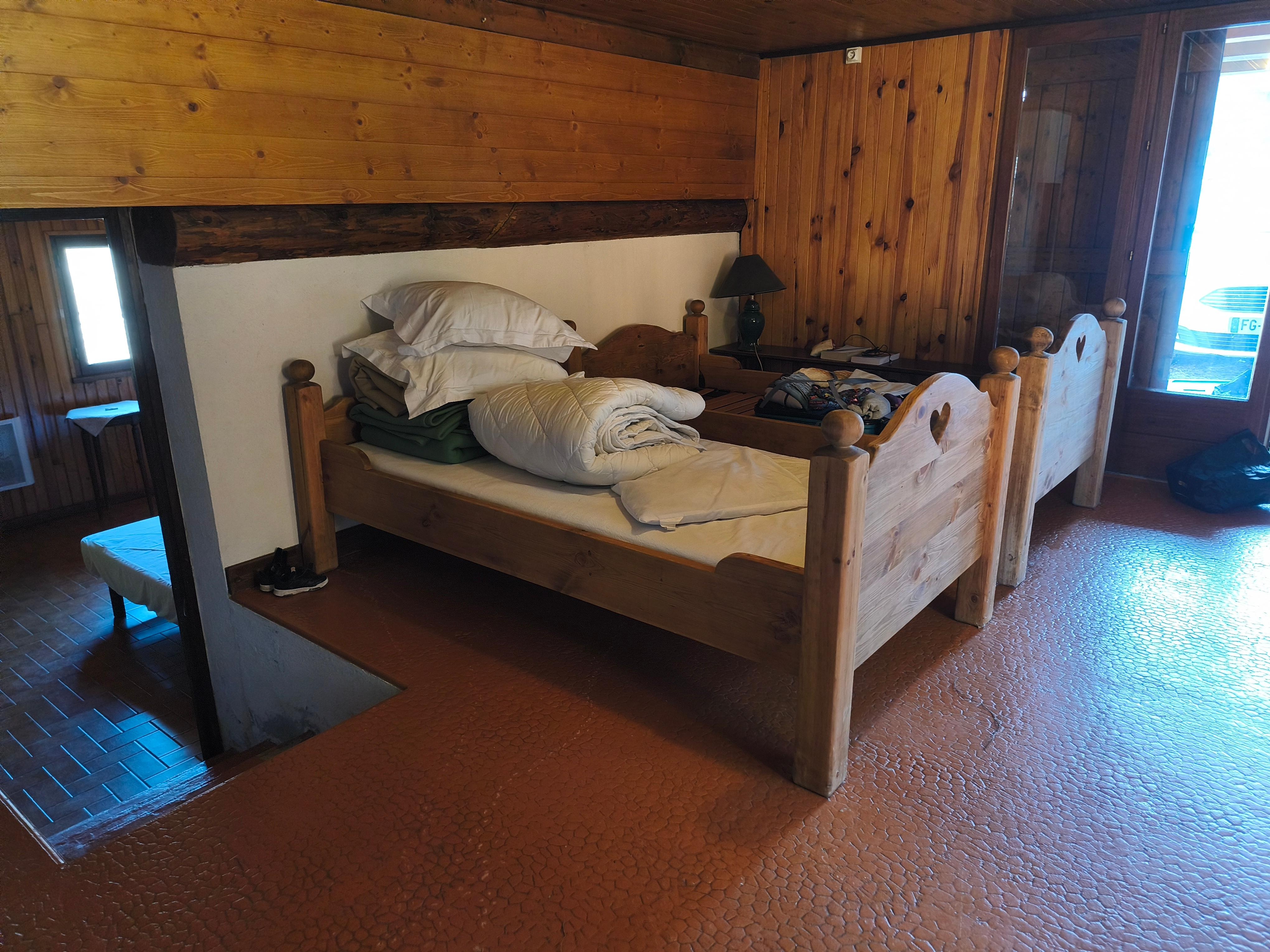 Chambre en sous-sol l'entrée se fait par celle-ci