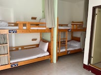 ここは女性四人部屋です。