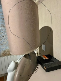 Saleté d’une lampe au salon