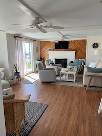 Living area, plenty of seating for everyone