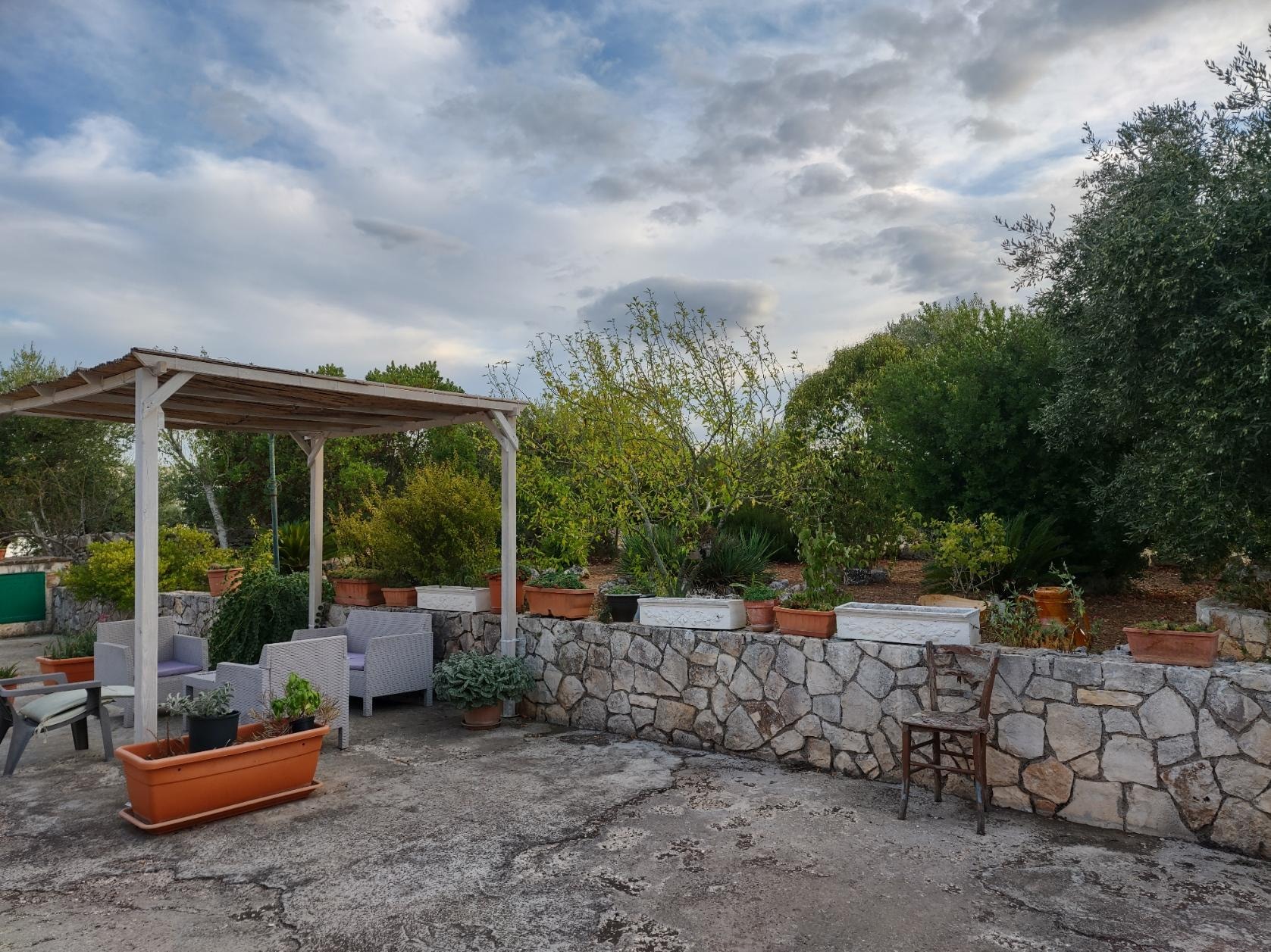 Excellent place to sip wine and enjoy the outdoors after a day of exploring.