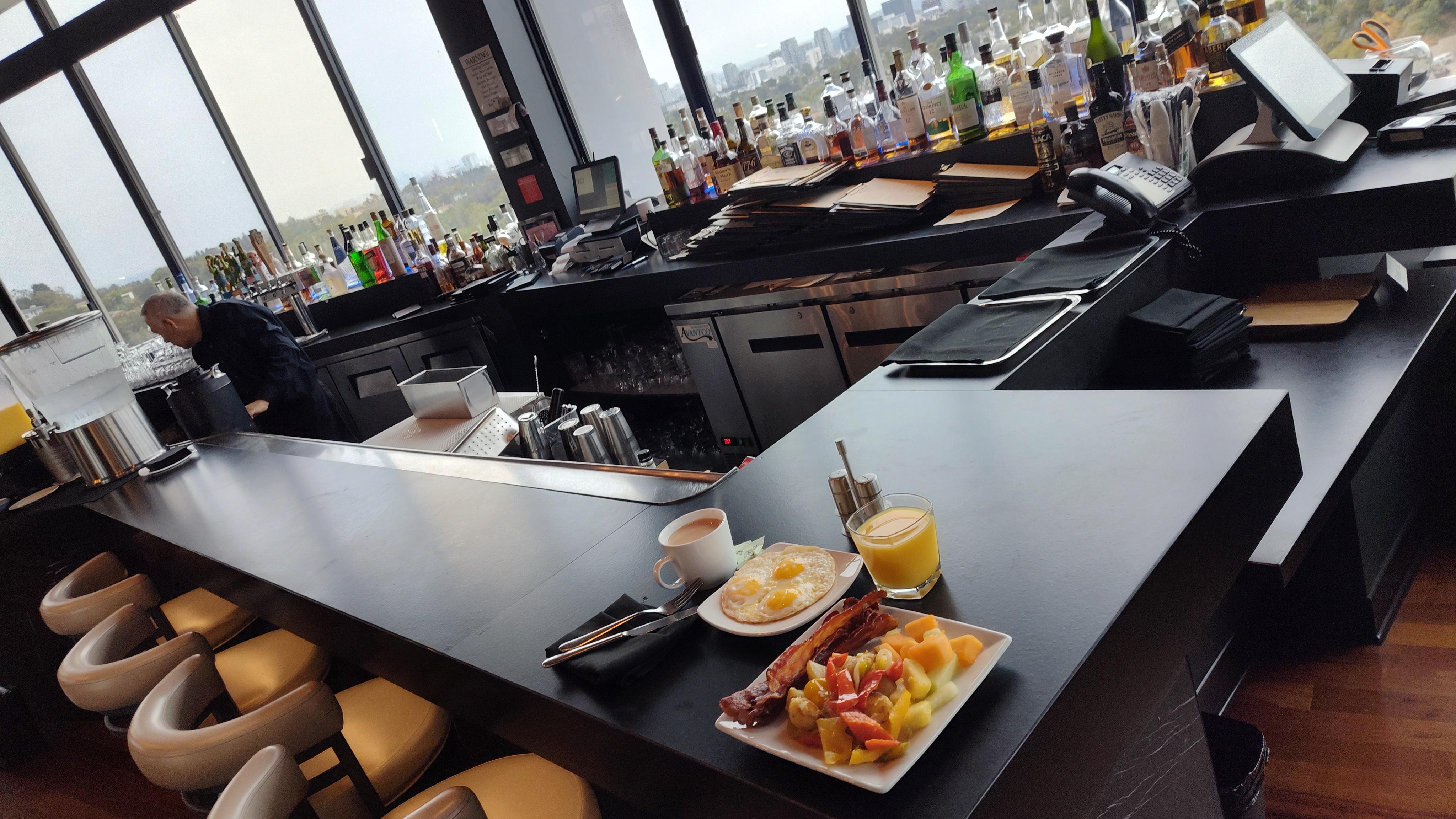 The best included breakfast buffet w/ egg chef, bacon .. fresh fruit, the best tasting coffee and OJ in LA, can do keto diet easy .. super delicious.
ALL HOTEL STAFF are Truly friendly and professional.