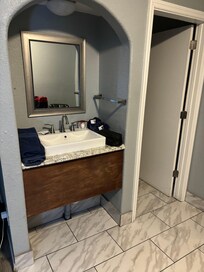 Sink and towels provided. There is an outlet and light switch on the left side. Hand soap not provided, but plenty of creams were with the towels.