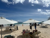 Rockley Beach 5-7min walk from property.Great for a early morning jog very safe to walk at night