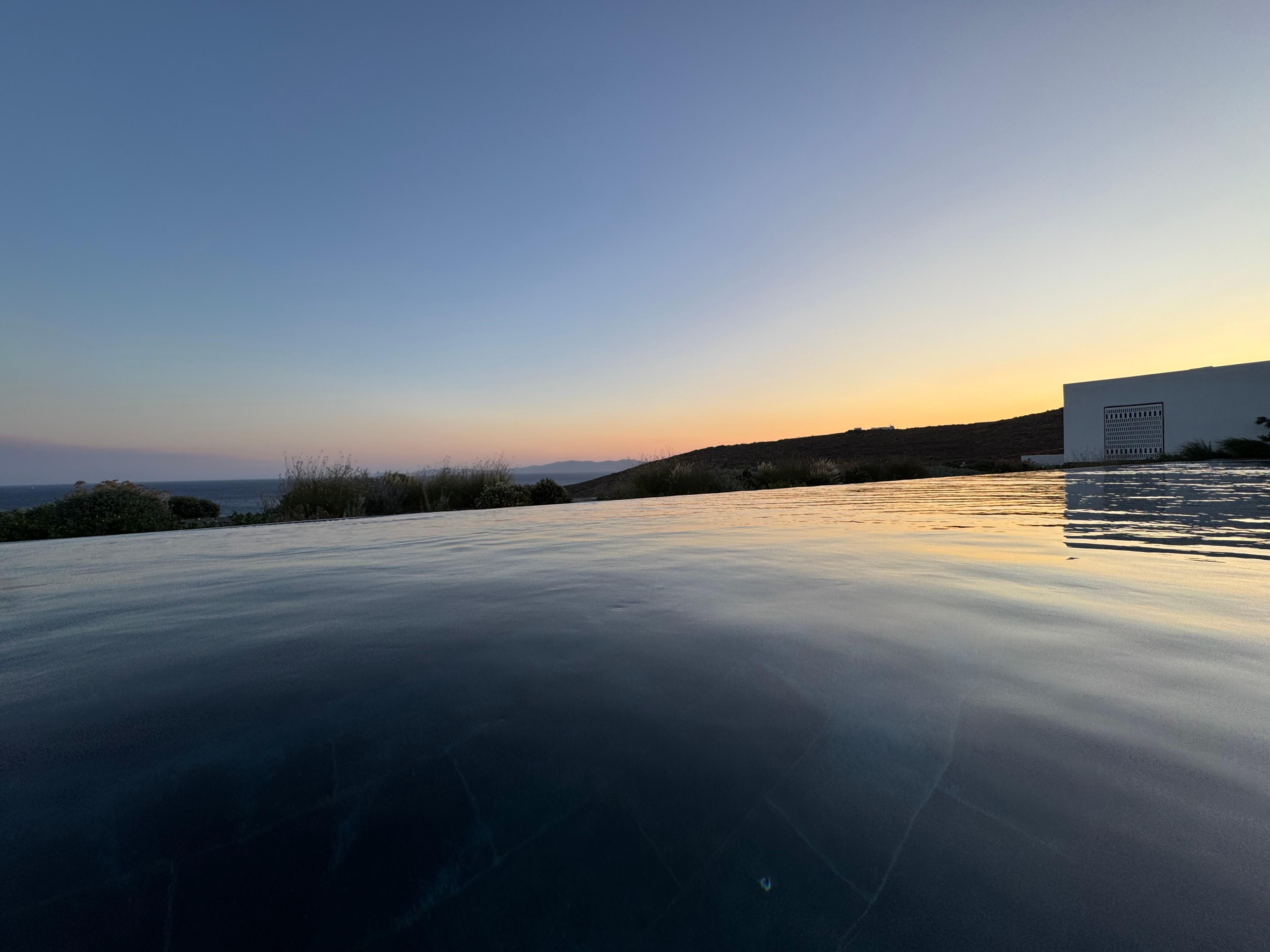 Sharing pool from the rooms with sharing pool access